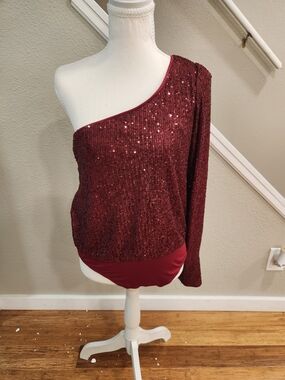 Lulu's One-Shoulder Sequin Sweater Top in Wine